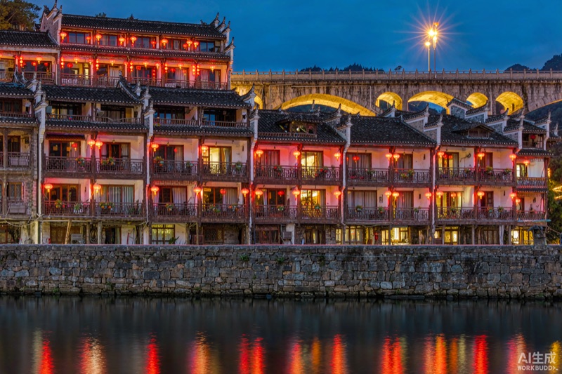 凤凰古城沱江两岸吊脚楼与红灯笼夜色