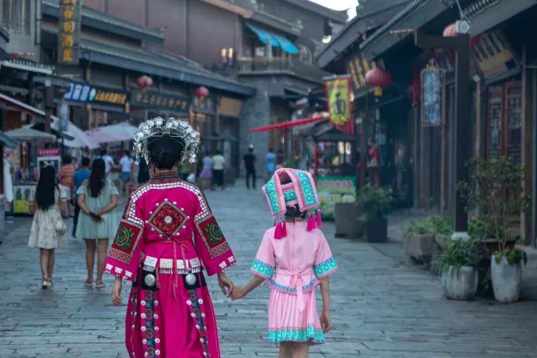 贵州亲子营线路封面：荔波小七孔、平塘特大桥、天眼、洞穴火锅
