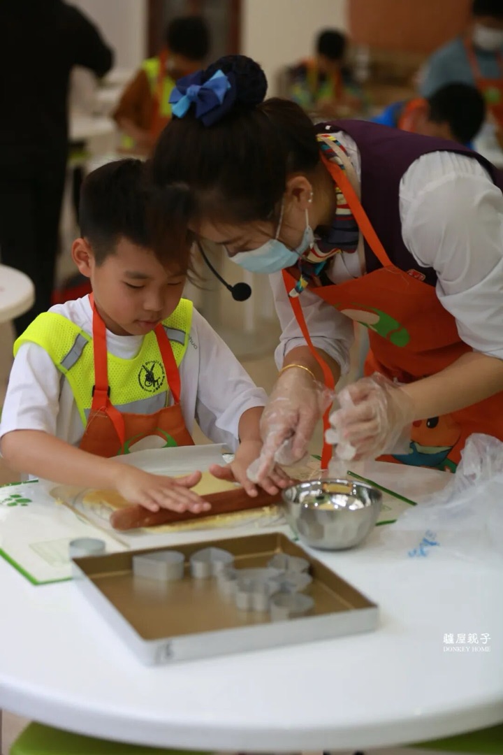 海南文昌春光椰子工厂研学，亲子椰子饼干DIY手作体验
